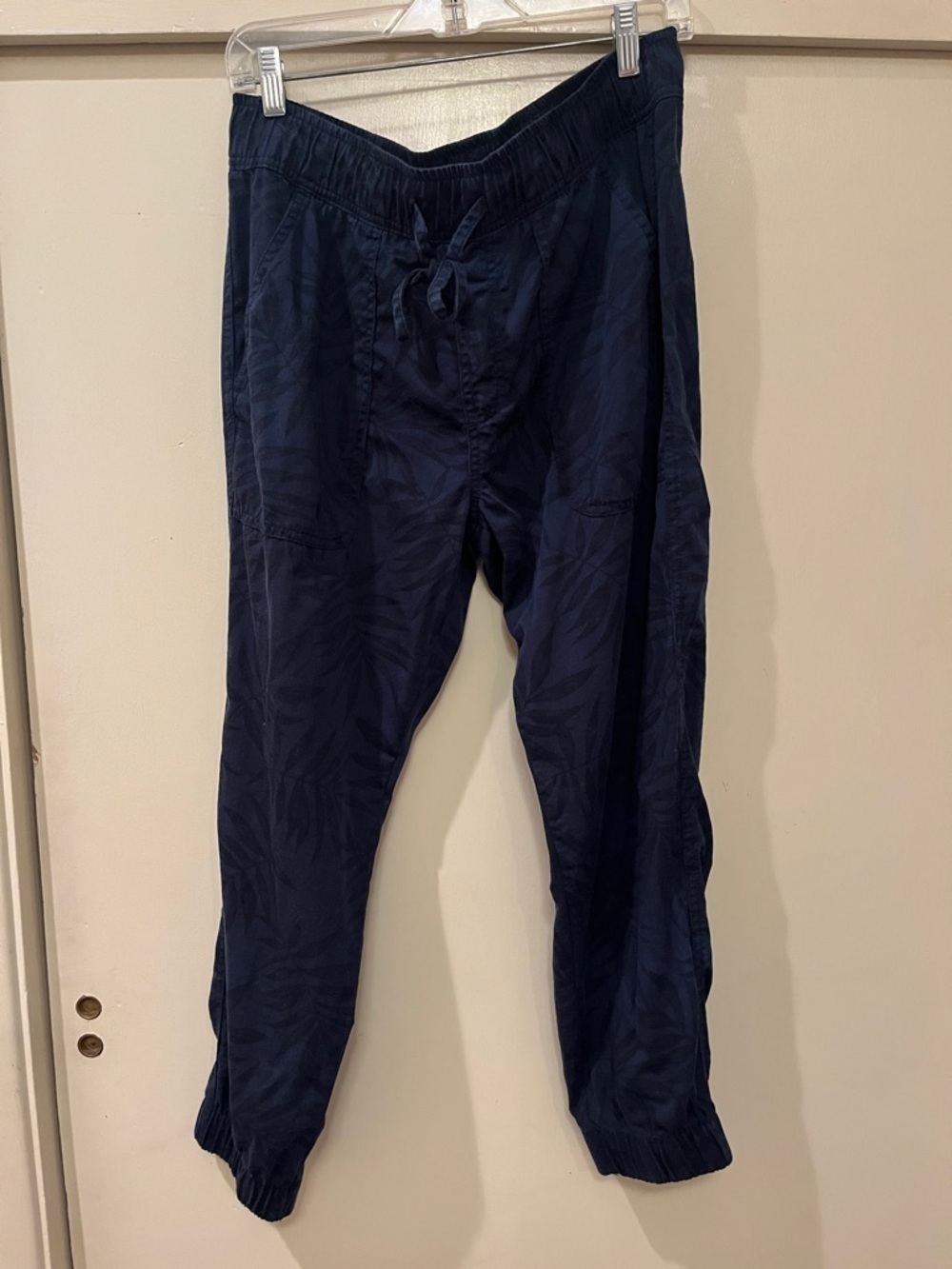 Orvis Navy Drawstring Jogger Pants with Subtle Leaf Pattern size medium